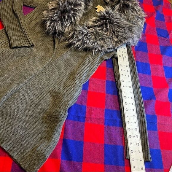 Michael Kors Grey Faux Fur Ribbed Sweater Cardigan Size Medium - Picture 8 of 12